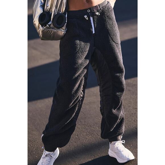 New FREE PEOPLE Sundown Fleece Jogger Style Pants $168 LARGE Black Sherpa - Picture 4 of 6